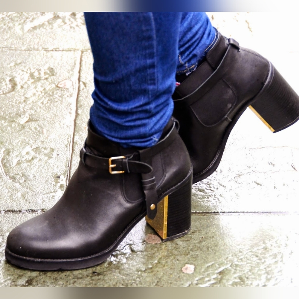 TOPSHOP ‘Mine’ leather ankle booties